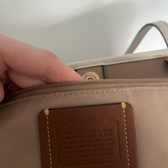 Coach white signature canvas tote bag. - Picture 4 of 4